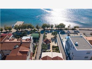 Apartmanok Ivanka on the beach Vodice, Méret 60,00 m2, Légvonalbeli távolság 30 m