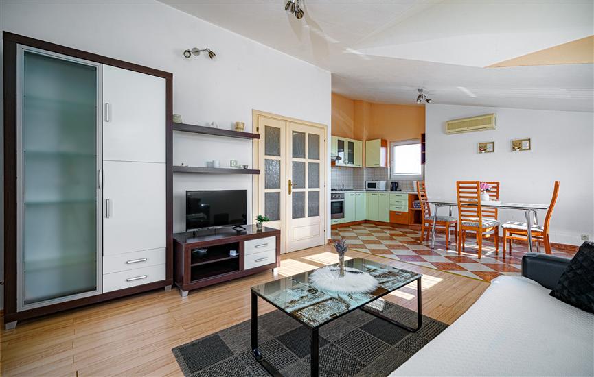 Apartment A2, for 5 persons