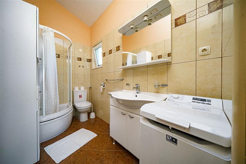 Apartment A2, for 5 persons