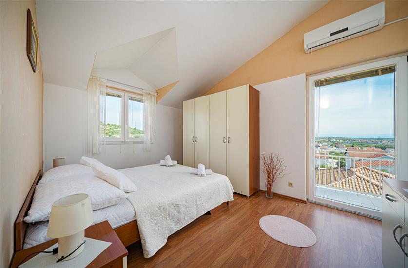 Apartment A2, for 5 persons