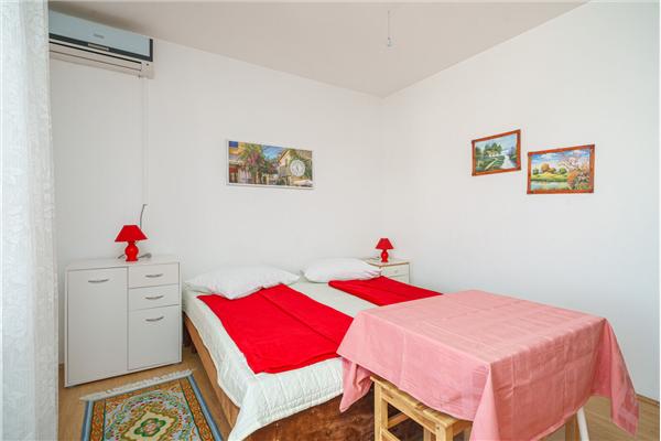 Room S1, for 2 persons