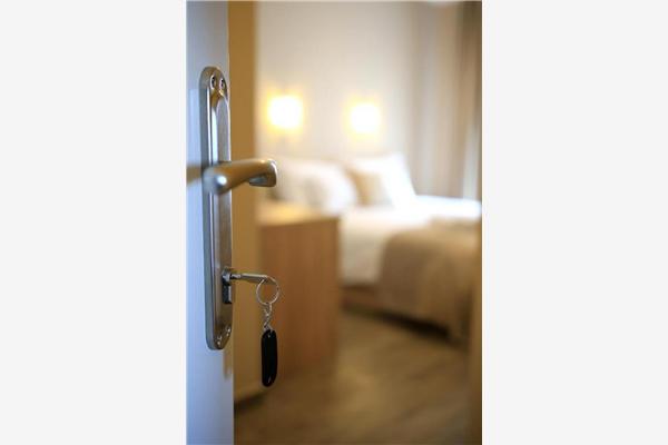 Room S1, for 2 persons