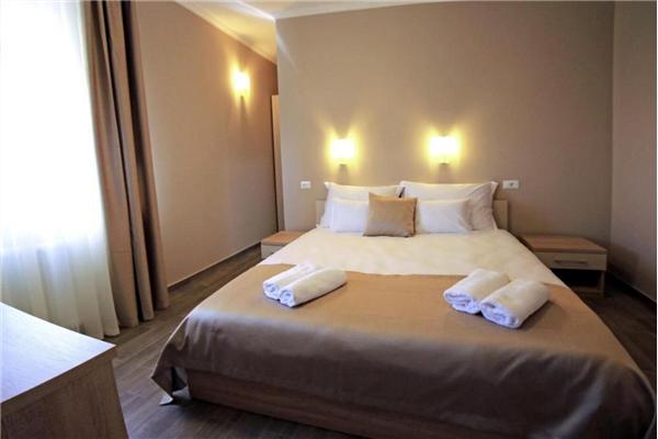 Room S2, for 2 persons