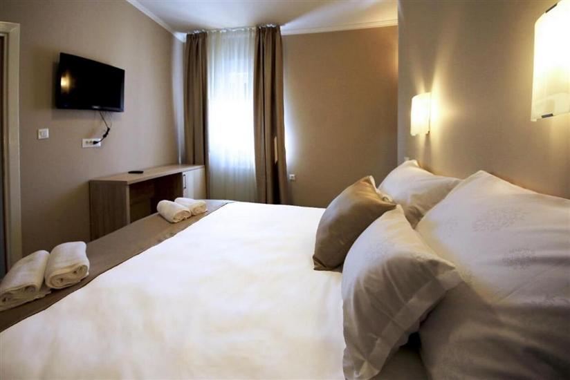 Room S2, for 2 persons