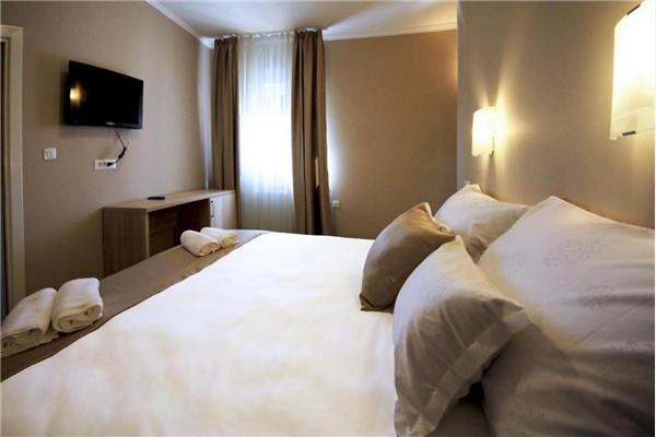 Room S2, for 2 persons