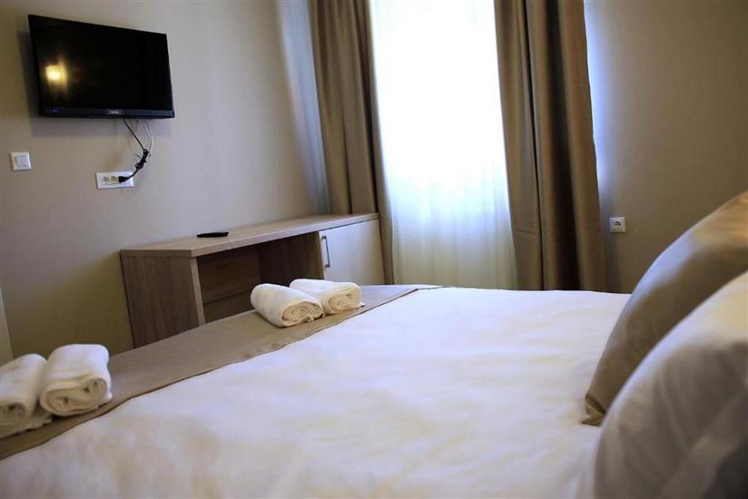 Room S2, for 2 persons