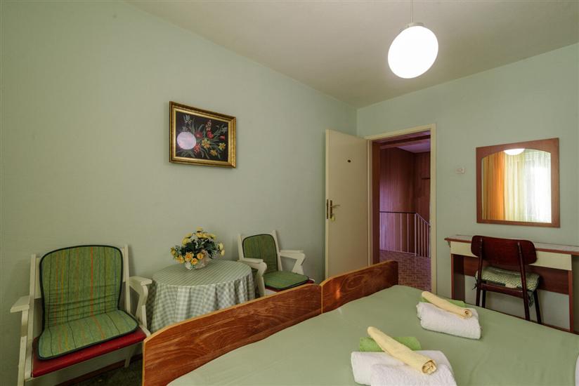 Room S1, for 2 persons