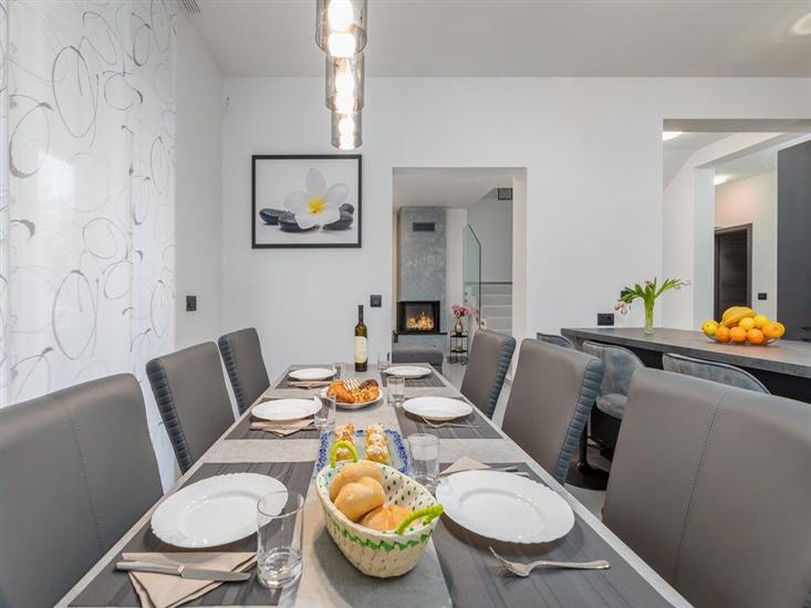 House K1, for 14 persons