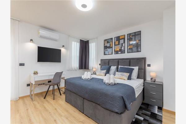 House K1, for 14 persons