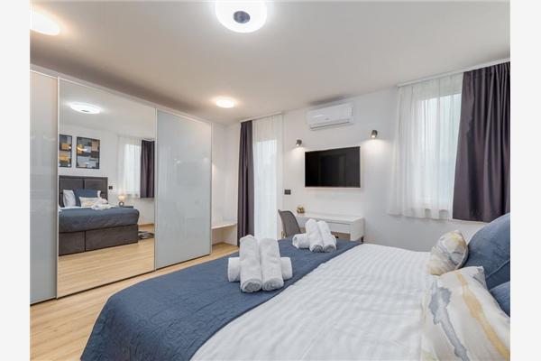 House K1, for 14 persons