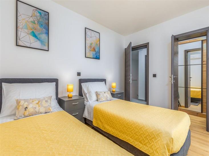 House K1, for 14 persons