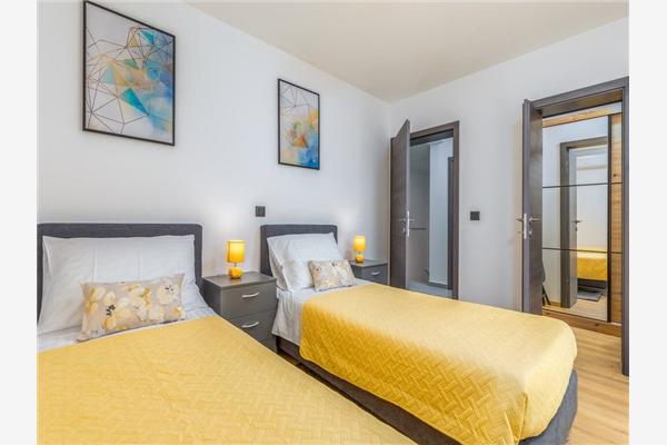 House K1, for 14 persons