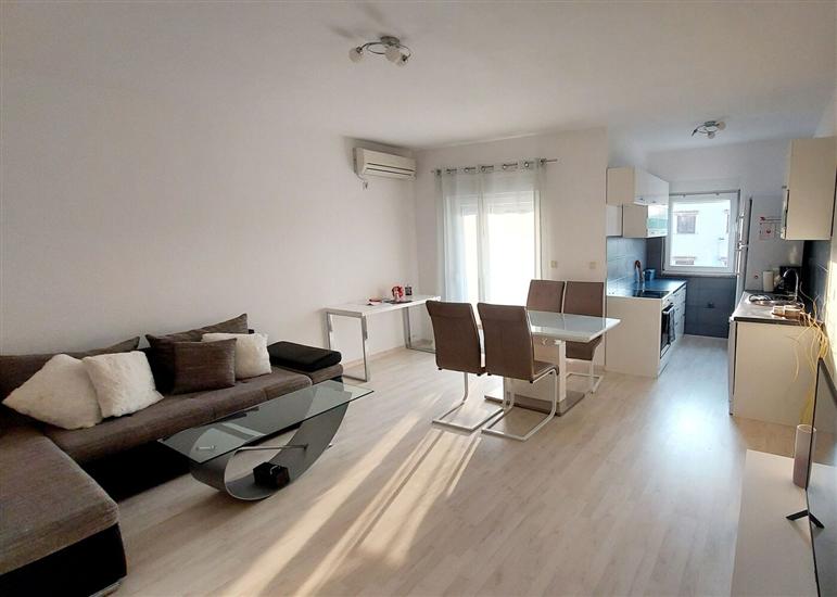 Apartment A1, for 5 persons