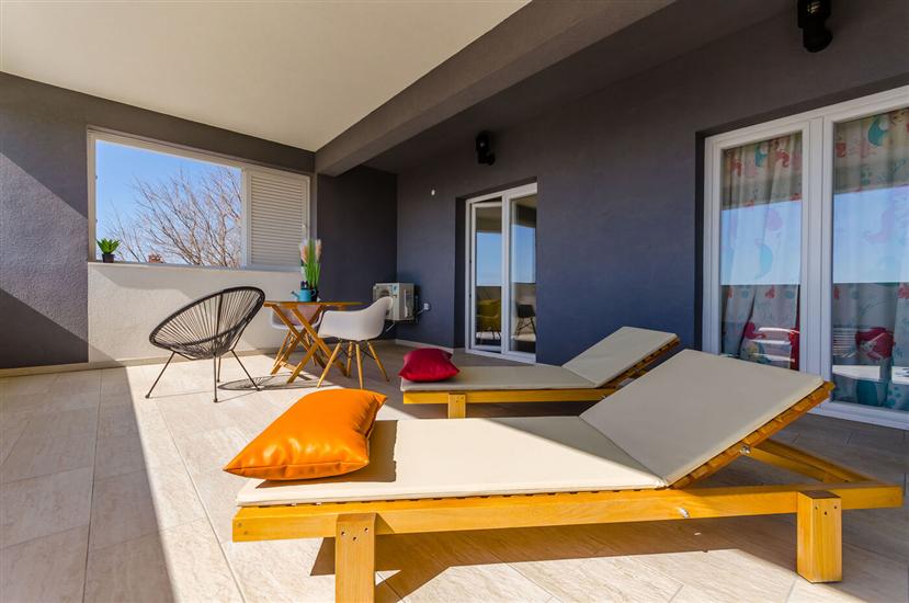 Room S1, for 2 persons