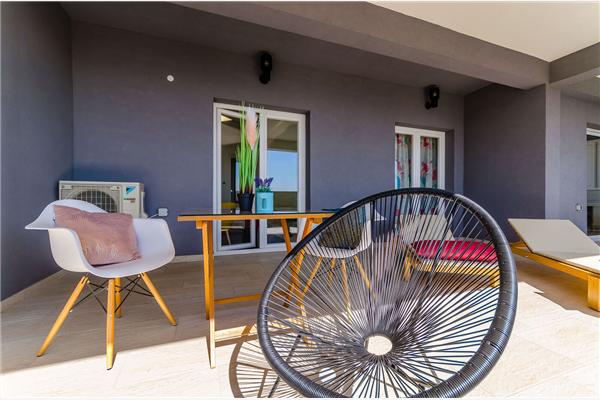 Room S1, for 2 persons