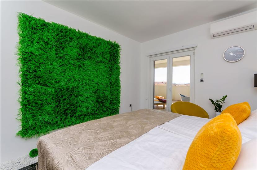 Room S1, for 2 persons