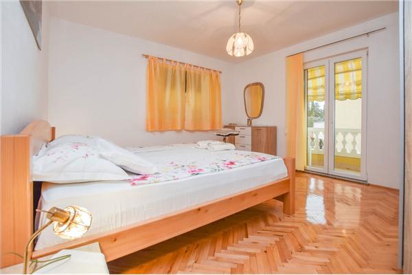 Apartment A1, for 5 persons