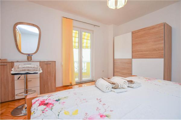 Apartment A1, for 5 persons