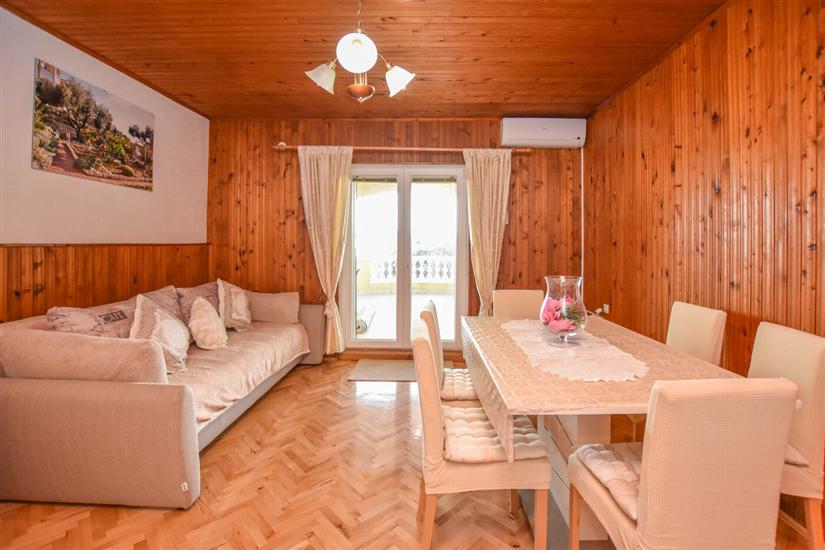 Apartment A1, for 5 persons