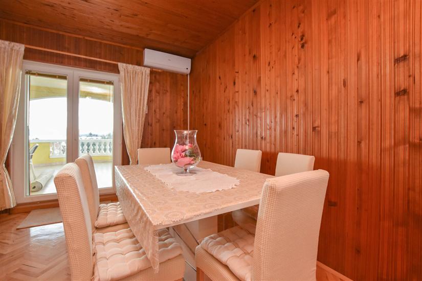 Apartment A1, for 5 persons