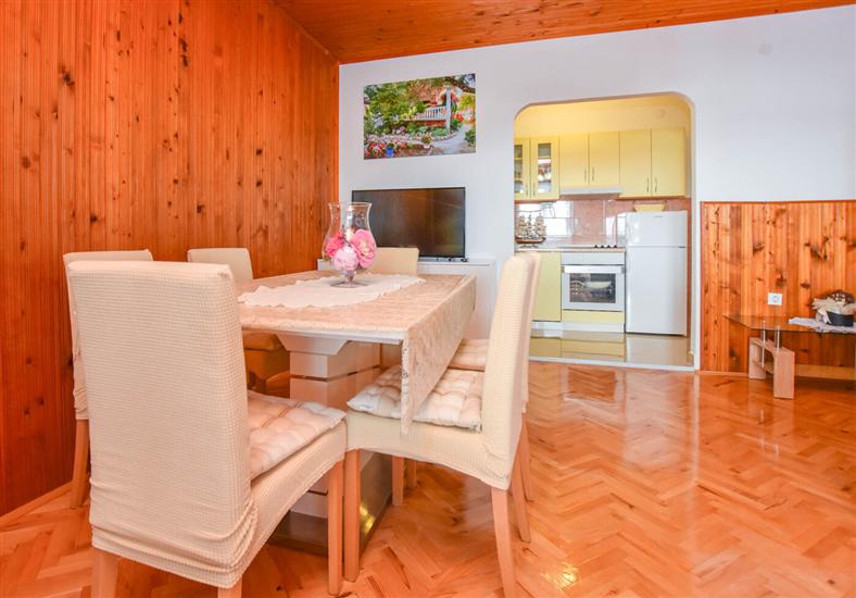 Apartment A1, for 5 persons