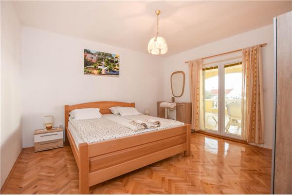 Apartment A1, for 5 persons