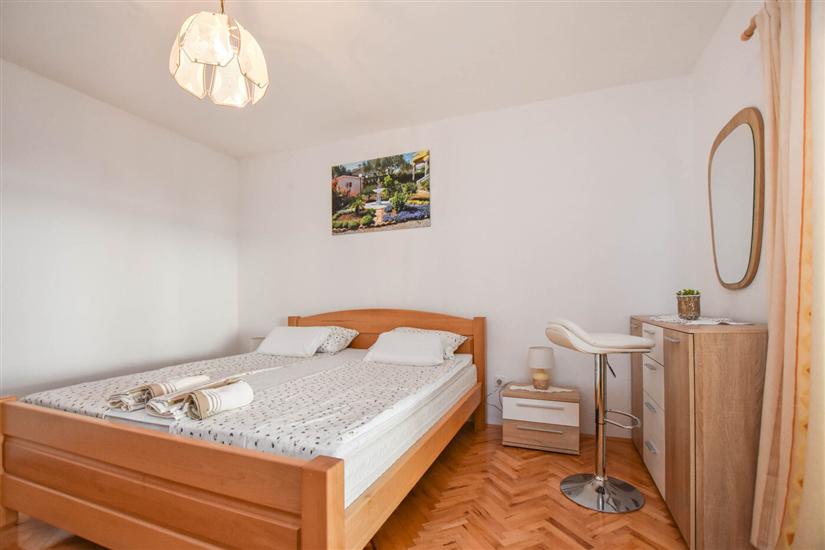 Apartment A1, for 5 persons