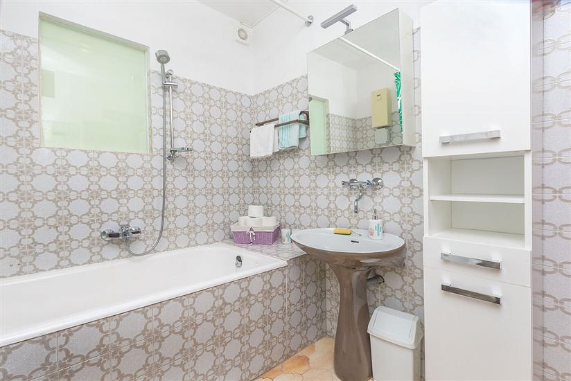 Apartment A4, for 5 persons