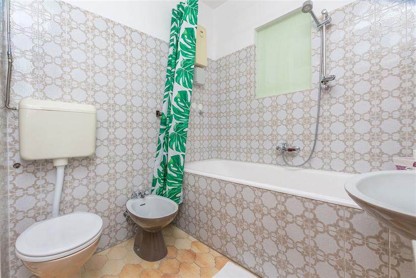 Apartment A4, for 5 persons