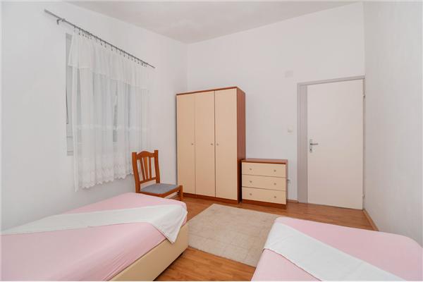 Apartment A2, for 7 persons