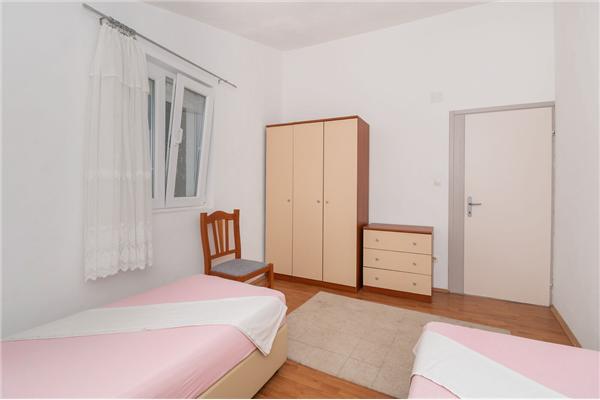 Apartment A2, for 7 persons