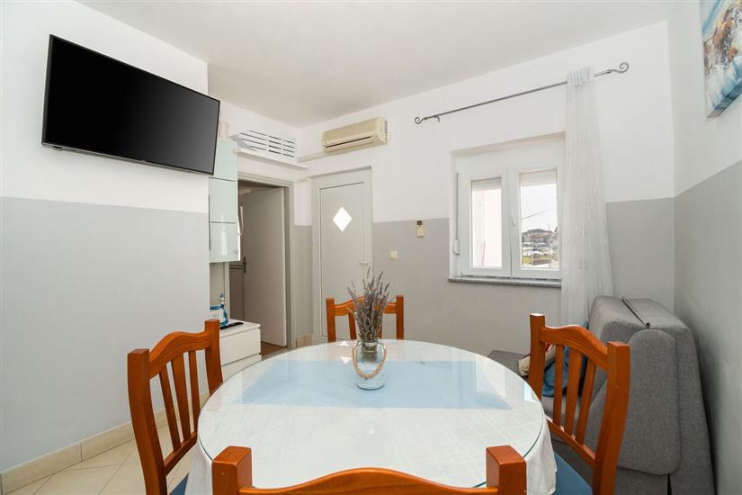Apartment A1, for 5 persons