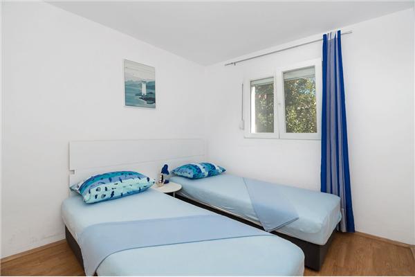 Apartment A1, for 5 persons