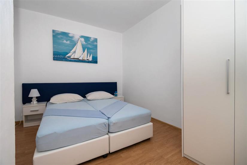 Apartment A1, for 5 persons
