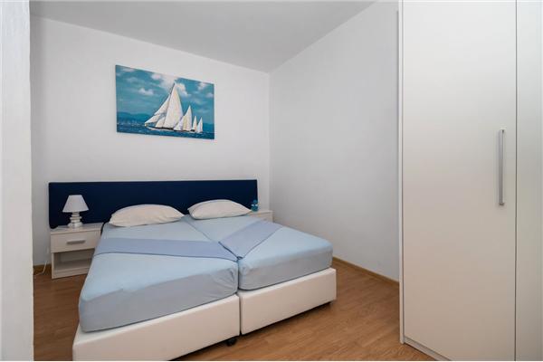 Apartment A1, for 5 persons