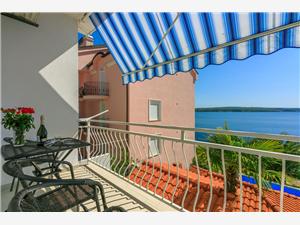 Apartment Blancas Dramalj (Crikvenica), Size 65.00 m2, Airline distance to the sea 20 m