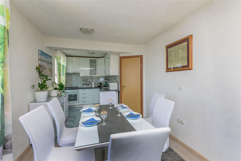 Apartment A5, for 6 persons