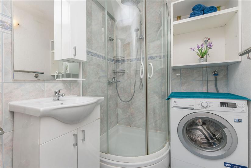 Apartment A5, for 6 persons