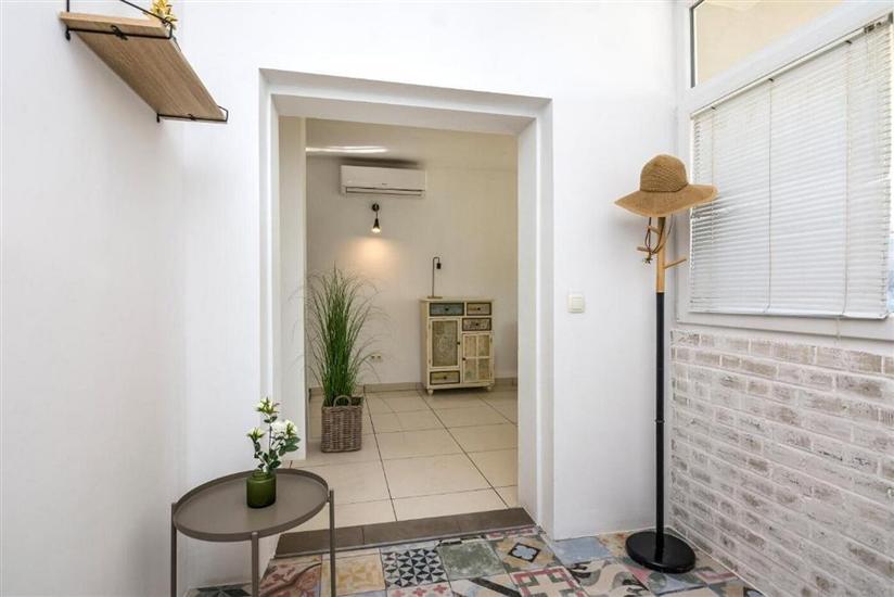 House K1, for 13 persons