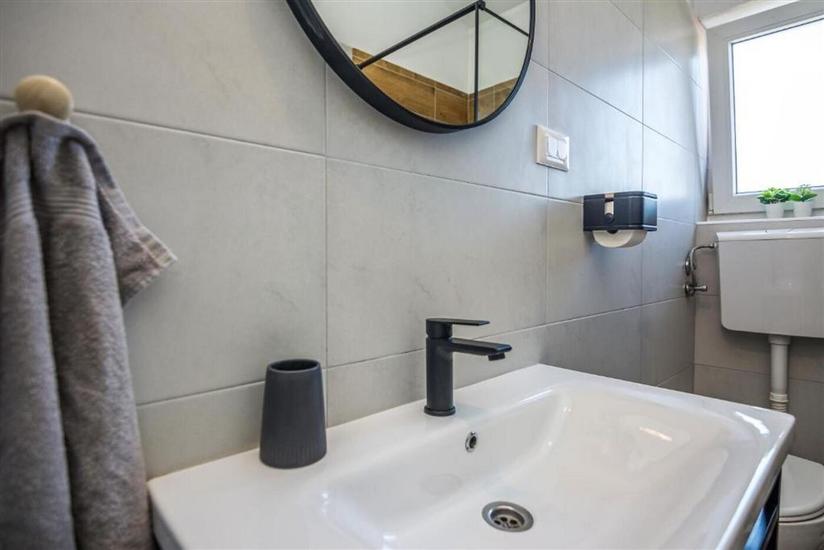 Hiša K1, na 13 osebe