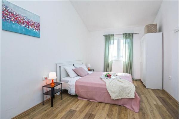 House K1, for 13 persons