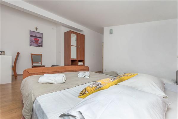 Apartment A1, for 9 persons