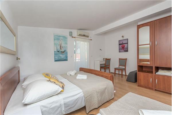 Apartment A1, for 9 persons