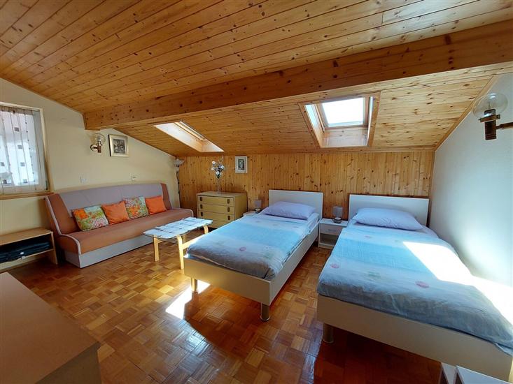 Apartment A1, for 5 persons