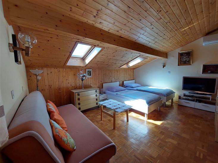 Apartment A1, for 5 persons