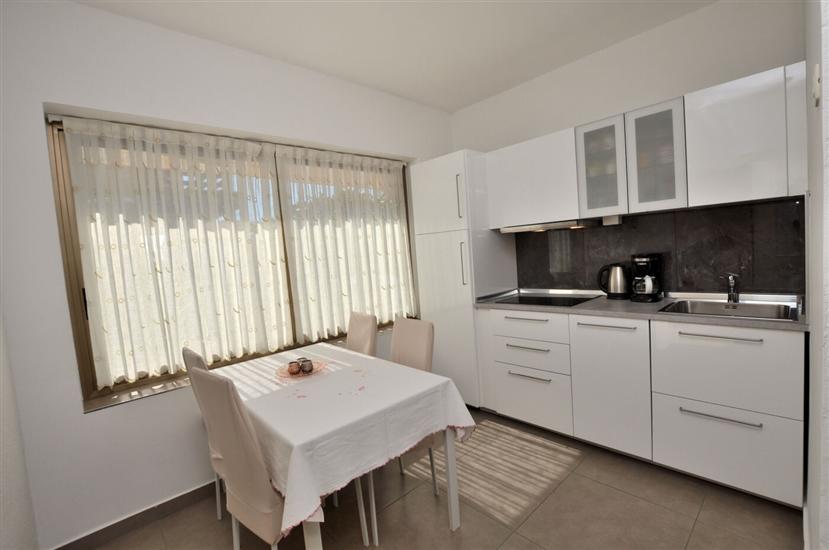 Apartment A2, for 5 persons
