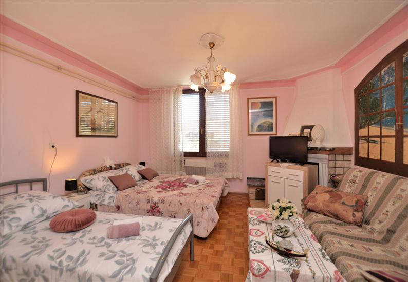 Apartment A3, for 6 persons