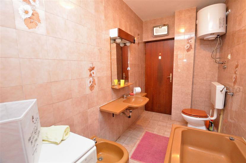 Apartment A2, for 5 persons