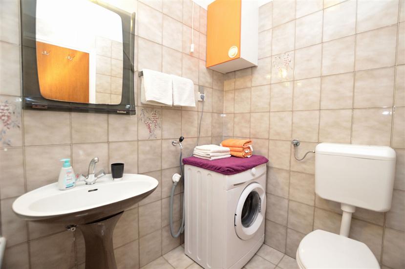 Apartment A1, for 5 persons