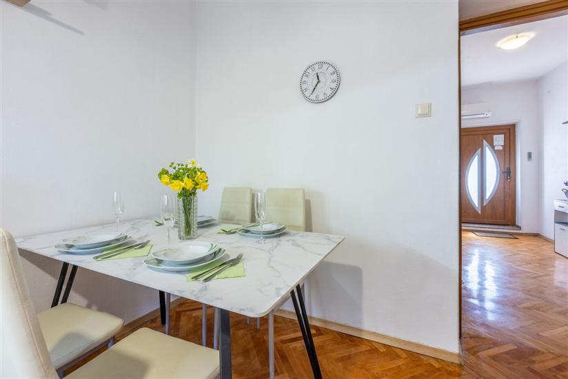 Apartment A1, for 5 persons